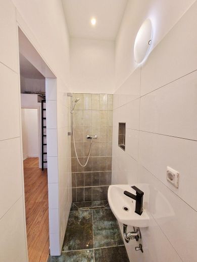 KREUZKÖLLNER KIEZ! Eleganti - 2 appartamenti d’epoca collegati | completamente ristrutturati | 3 ingressi | senza provvigione – Gäste Walk-in-Dusche
