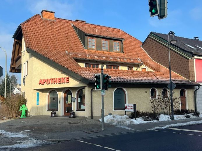 Wohn- und Geschäftshaus in Röslau mit viel Potenzial - Gesamtwohnfläche bis zu ca. 475 m² möglich - KFW Förderung 266 ! – Foto 1