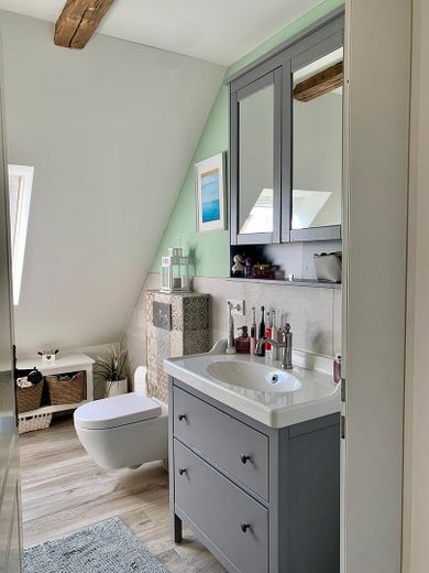 Charmantes Einfamilienhaus in Berenbostel mit Wintergarten – Badezimmer OG