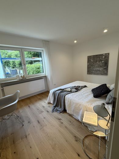 *Primera ocupación* apartamento de 2 habitaciones en la planta baja elevada de un edificio plurifamiliar modernizado – Schlafzimmer