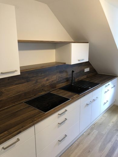 Modern dubleks daire, sakin konumda – balkon ve garajlı – Küche