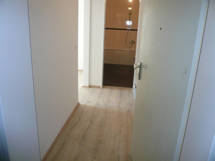 Schöne Apartment Wohnung mit Balkon in Heiligenhaus zu vermieten – Flur