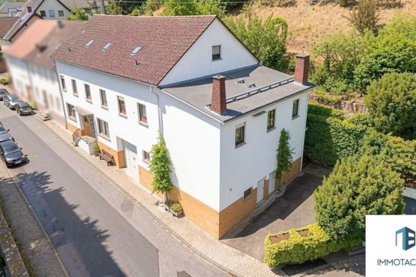 Viel Platz für mehrere Generationen: 296m² Wohnfläche,Garten,Terrasse & Doppelgarage in ruhiger Lage