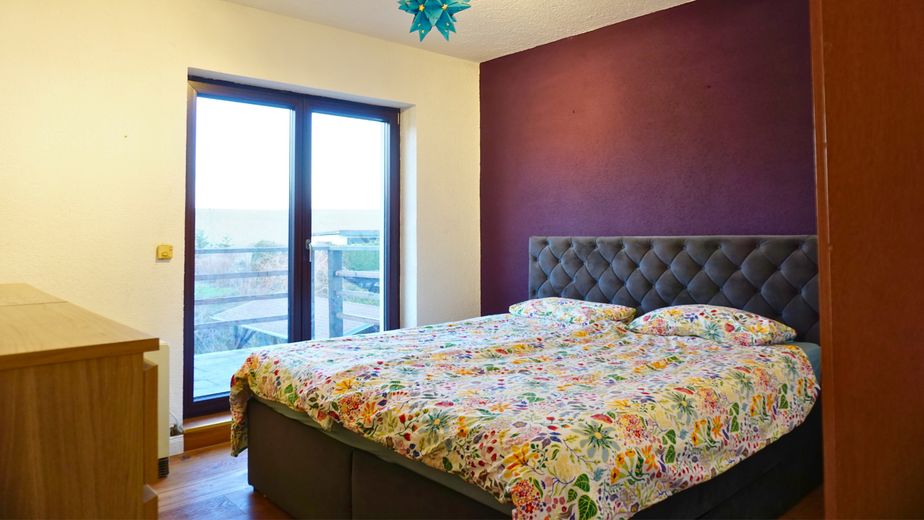 Schlafzimmer mit Balkonzugang