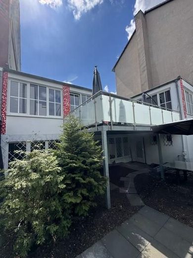 APPARTAMENTO CON TERRAZZA - Invidia degli amici - incluso gratuitamente - REALE e MODERNO - particolare e vicino al confine! – 1 Eingang und Terrasse