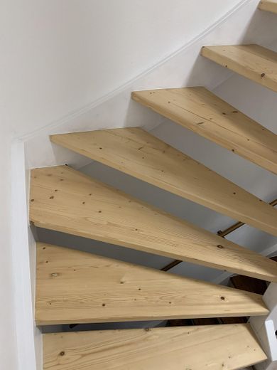 Top renoviertes Reihenmittelhaus mit Garten in Erftstadt - sofort einziehen und wohlfühlen! – Treppe zum Dachgeschoss
