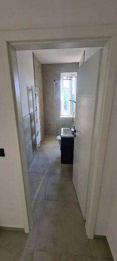 Helles WG-Zimmer in freundlicher Wohnung / Heidelberger Straße 23, Frankfurt / WE11 / 4.OG / Zi.2 – Badezimmer