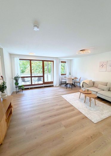 Schöne 3-Zimmer-Wohnung in ruhiger Top Lage inkl. Garage – Wohnzimmer