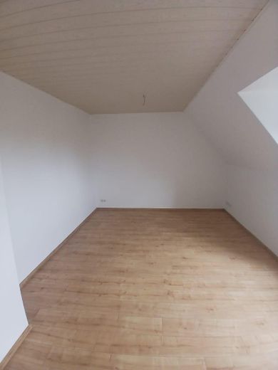 2-Zimmer Wohlfühloase mit Stellplatz im Grünen – Wohnzimmer