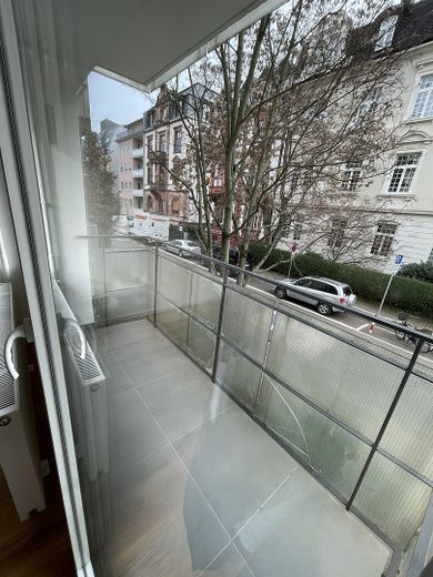 Odnowione mieszkanie 1-pokojowe z kuchnią, łazienką i balkonem – najlepsza lokalizacja w sercu frankfurckiej dzielnicy Westend – Zdjęcie 11
