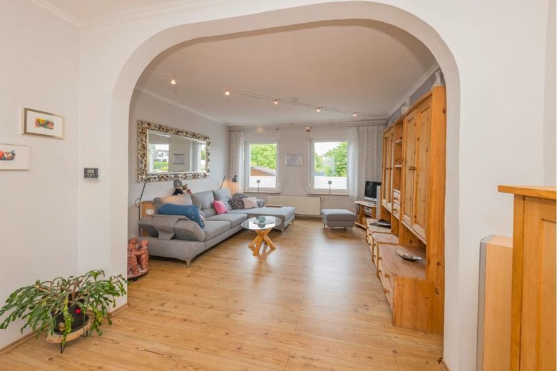 Charmante Altbau Erdgeschoss Wohnung mit Terrasse in ruhiger Lage von Eichlinghofen EG – Wohnzimmer