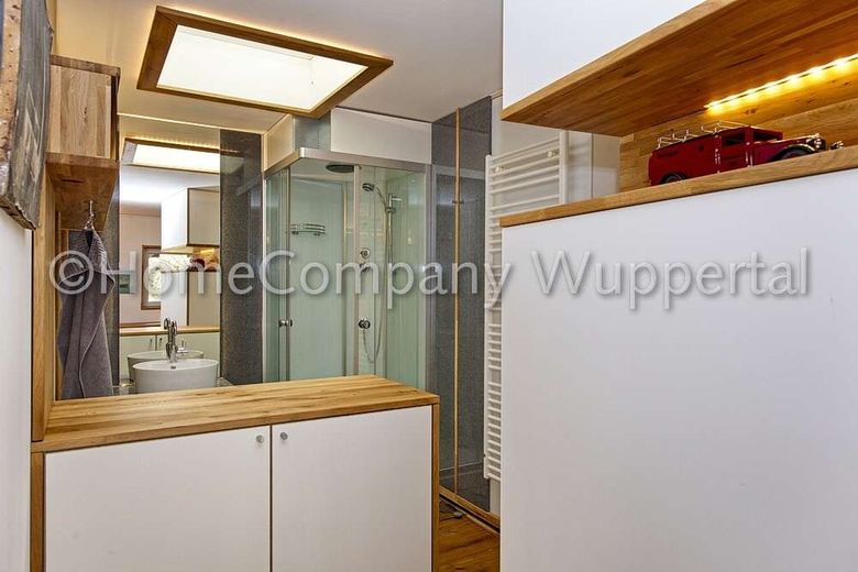 Einzigartig! Außergewöhnliche Wohnung mit allem Komfort, DSL und PKW-Stellplatz in der Nordstadt – 50ff2c410b81efbd6f5374f6cf8cd147b227444f.jpg