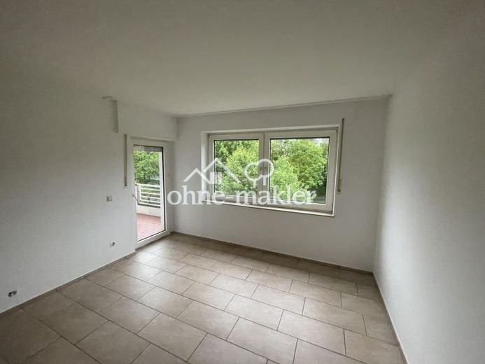 Geräumige 5- Zimmer Wohnung mit Balkon im 2. OG – Foto 1