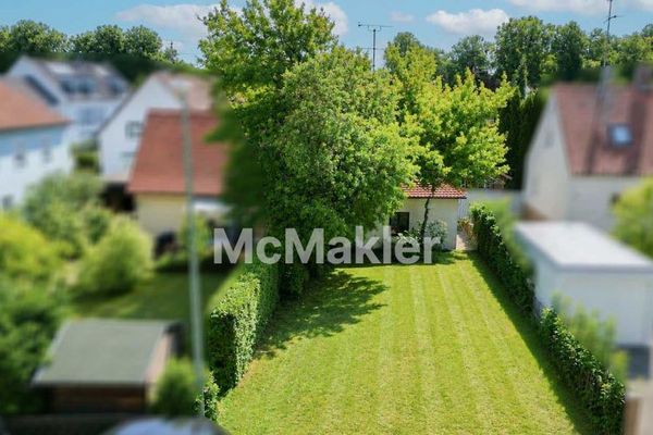 Below land value & immediately plannable thanks to a development plan: centrally located & sun-drenched plot!