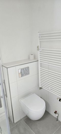 Modernisiertes 1-Zimmer-Apartment in Köln-Junkersdorf, SpoHo-nah – Bad