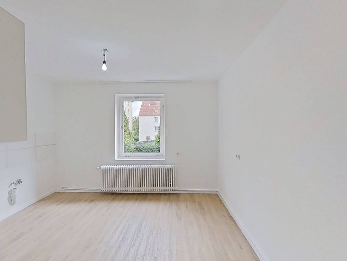 Modern gün ışığı alan banyosu ve büyük mutfağı bulunan konforlu 2 odalı daire – Ansicht I: Küche
