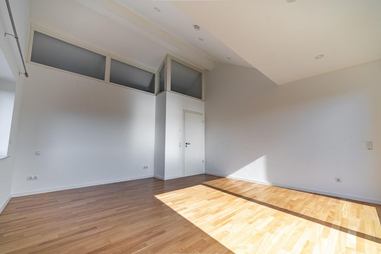 Attraktive Maisonettewohnung mit Haus-im-Haus-Charakter, Dachloggia, Garage – Schlafzimmer OG