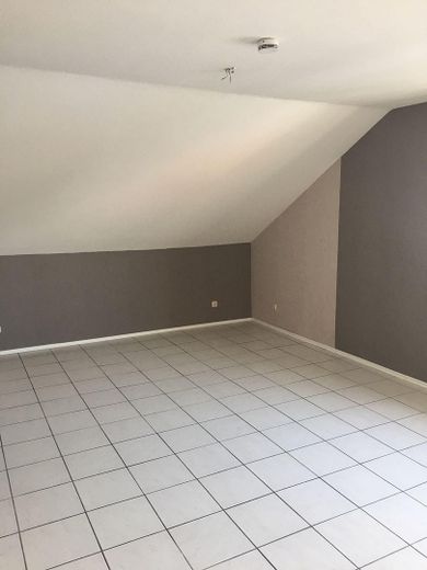 Großzügige 4-Zimmer-Dachgeschosswohnung mit 112 m² in ruhigem 4-Familienhaus in Sinntal – Foto 1