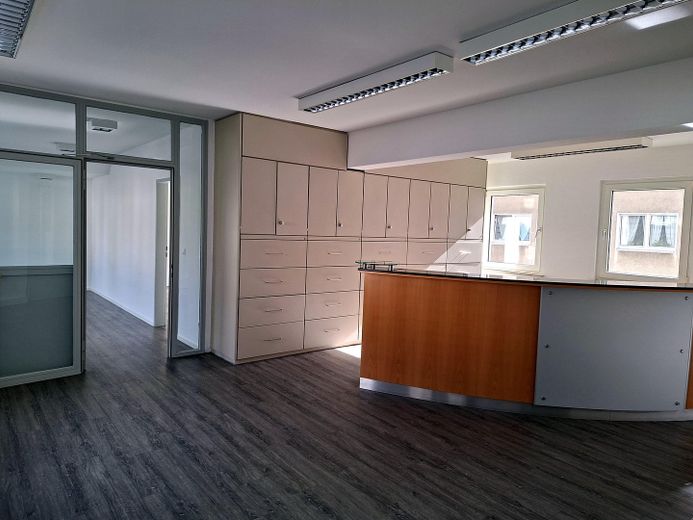 Sofort startklar: 120 m² Büro-/Praxisetage in Bestlage Borbeck - nur 2 Gehminuten zu Markt & Bahnhof – Empfang