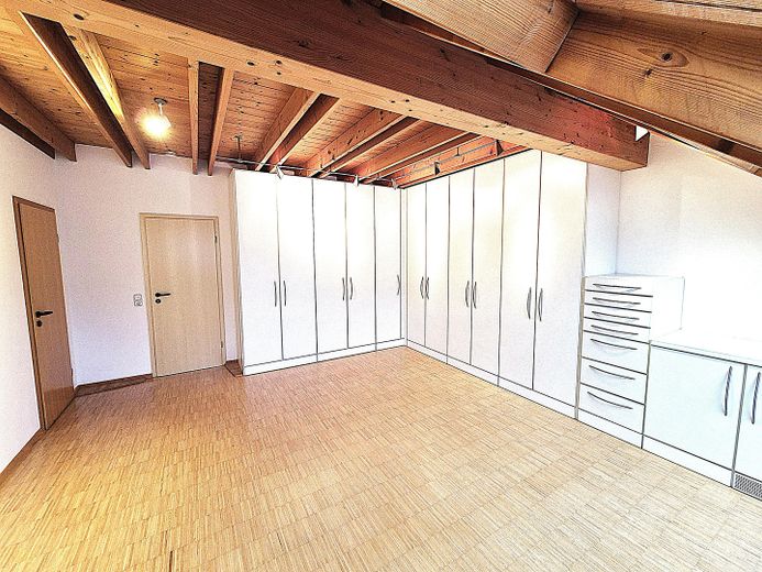 Frankfurt-South, in Dietzenbach-Steinberg, very nice house with large garden, garage, fitted kitchen and sauna. – 9_Schlafzimmer