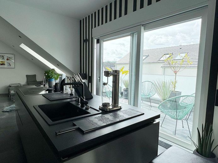 Küche mit Terrassenblick