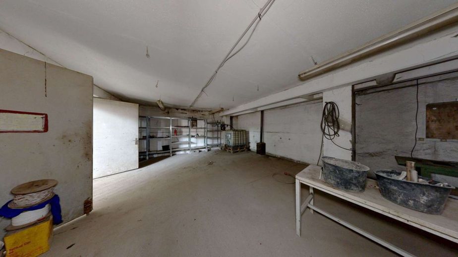 Bez prowizji miejsce inwestycyjne o dużym potencjale komercyjnym z halami, budynkami funkcjonalnymi i 2 bunkrami – Lagerraum_Halle