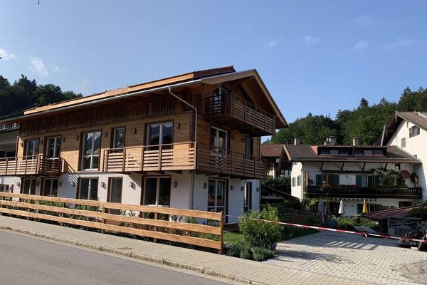 Bad Wiessee: Luxuriöse Terrassenwohnung - attraktive 2 Zimmer im 1. OG - ohne Makler