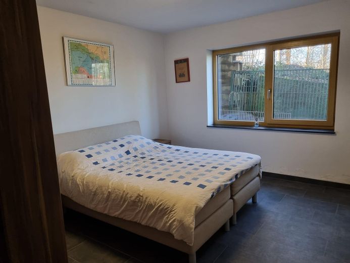 Landhaus mit zusätzliches Einfamilienhaus und großer Garage in Alleinlage im Wald – Großes Schlafzimmer unten