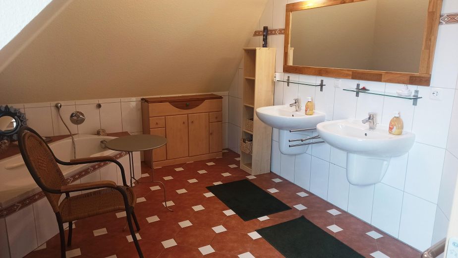 Badezimmer mit Wanne