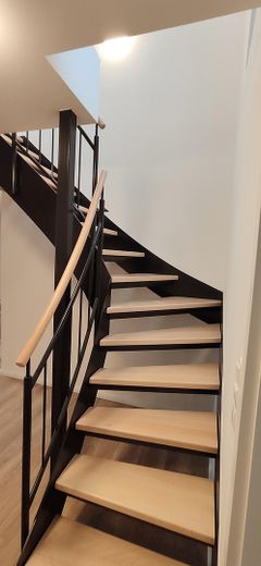 Dachgeschoß-Maisonette-Wohnung 52 qm am Tilsiter Platz in Kiel-Ellerbek – Treppe zwischen den Geschossen