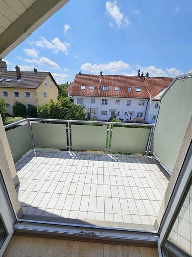 Well-maintained 2.5-room top-floor apartment with south-facing balcony, two parking spaces and fitted kitchen – Foto 10