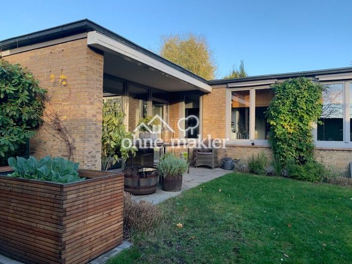 Modernisierter Winkel-Reihenbungalow mit uneinsehbaren Grundstück – फोटो 1