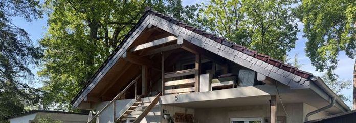Mehr als ein Wochenendhaus – modernes Genießen mitten im Grünen