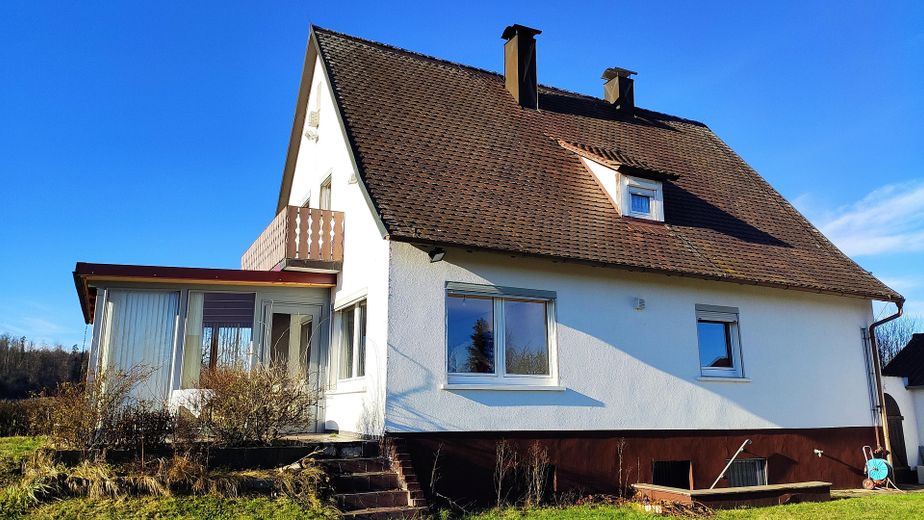 Blick auf Terasse und Balkon