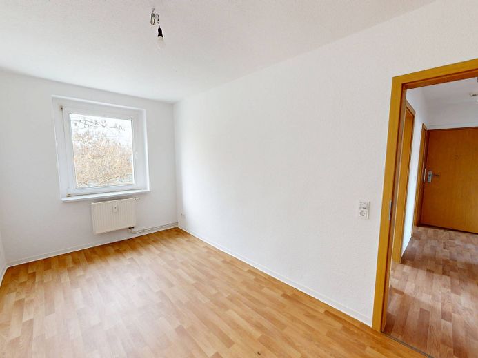 Your new feel-good home: Bright 3-room apartment with fitted kitchen and bathtub – Schlafzimmer II