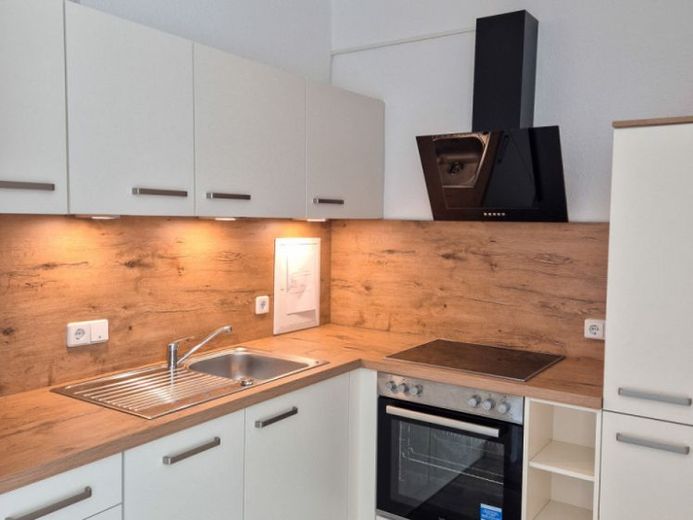 3 Zimmer und moderne Einbauküche – Foto 1