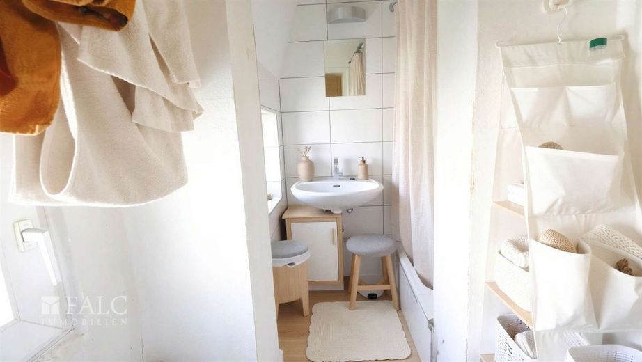 Seltene Gelegenheit im Kreuzviertel - Eigentumswohnung zur individuellen Modernisierung – Badezimmer - (KI generiert)
