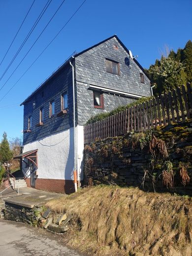 Charmantes Stadthaus in ruhiger Ortrandlage am Wald – Hausverkauf Außenaufnahme