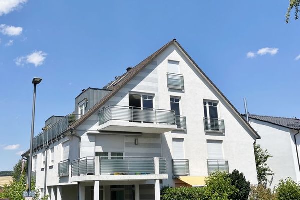Słoneczny, nowoczesny, wywołujący dobry nastrój apartament maisonette z antresolą, 3 balkonami, garażem itd.! Tsst.-Bleidenstadt!