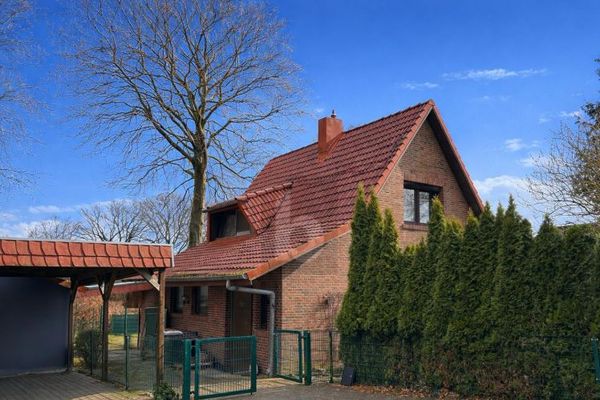 EIN ZUHAUSE MIT NATURBLICK UND VIEL POTENTIAL