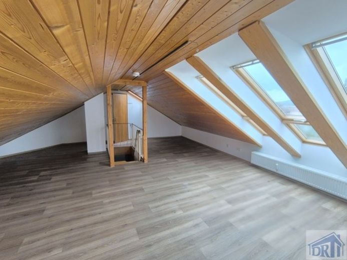 Maisonette - Dachgeschoss - Wohnung in West – Foto 1