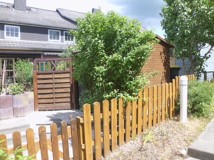 Zugang rückseitig zum Garten
