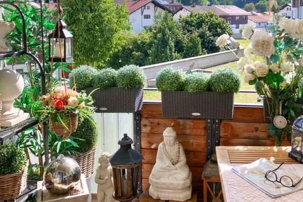 Kompakt wohnen mit Komfort - neuwertig, barrierefrei und mit schönem Ausblick