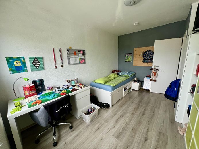 Geräumige 4-Zimmer-Wohnung mit Balkon in gepflegtem Mehrfamilienhaus – Kinderzimmer 2