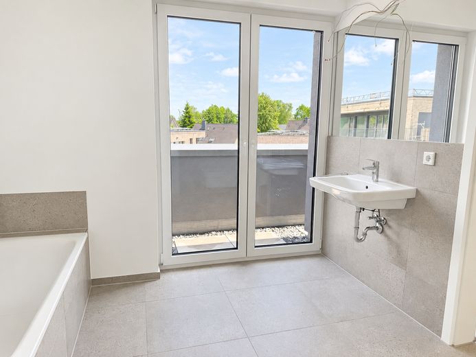 Neubau-Penthouse mit großer Dachterrasse in Verl – Bad 