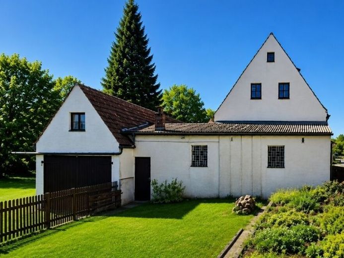 Viel Platz zum Wohnen mit großem Grundstück mit genehmigter Planung für 13 Wohnungen – Foto 1