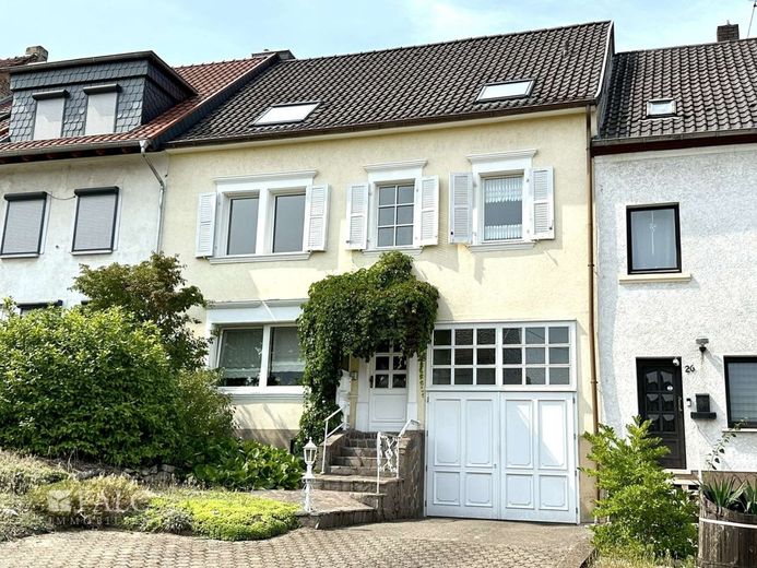 Sonnenhelles Zweifamilienhaus mit separatem Werkstattgebäude! – IMG_1020
