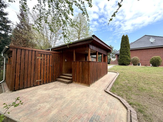 225 qm Familienglück auf 2 Ebenen + Toller Garten, Sauna & Kamin – Grillhütte & Schuppen