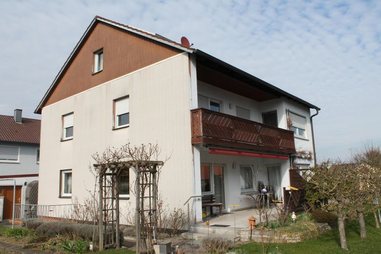 Gepflegtes Zweifamilienwohnhaus in Wilburgstetten mit vielfältigen Nutzungsmöglichkeiten – Süd-/Westansicht
