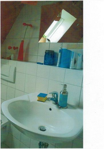 Schöne, helle 4-Zimmer Dachgeschosswohnung mit grossem Balkon im oberen Göttinger Ostviertel – Bad 